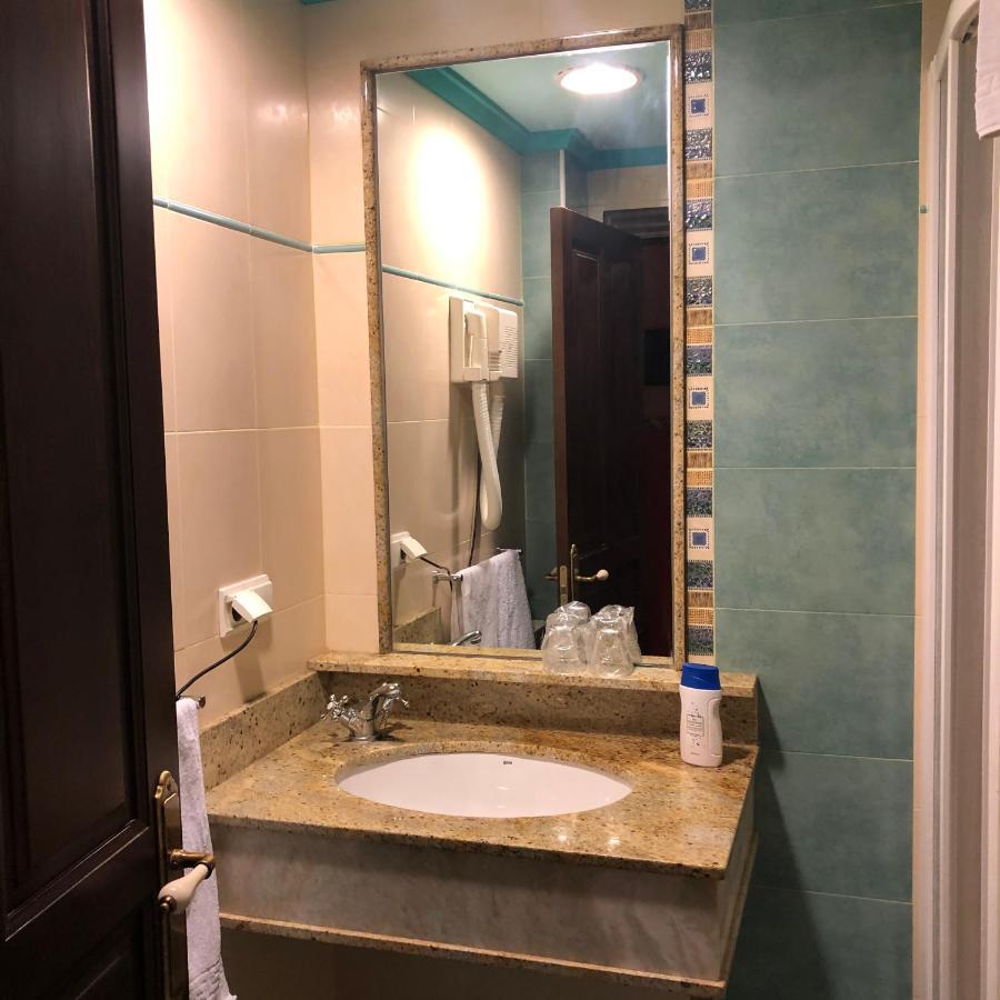 Hotel Restaurante La Carasca Orle Екстер'єр фото