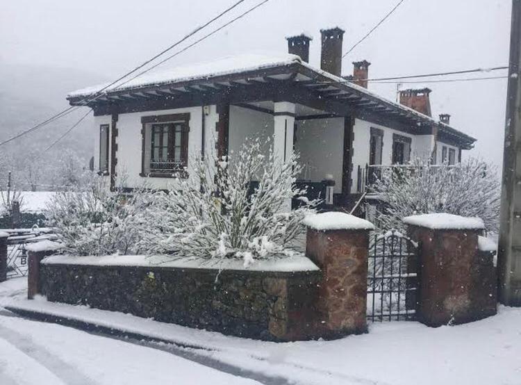 Hotel Restaurante La Carasca Orle Екстер'єр фото
