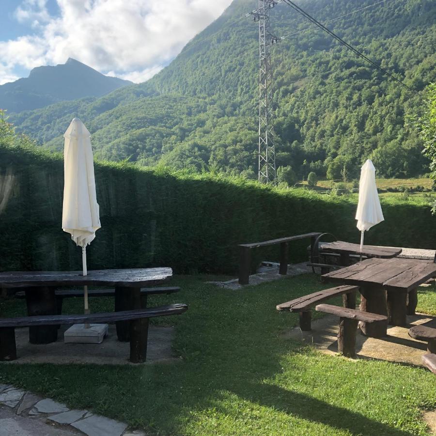 Hotel Restaurante La Carasca Orle Екстер'єр фото