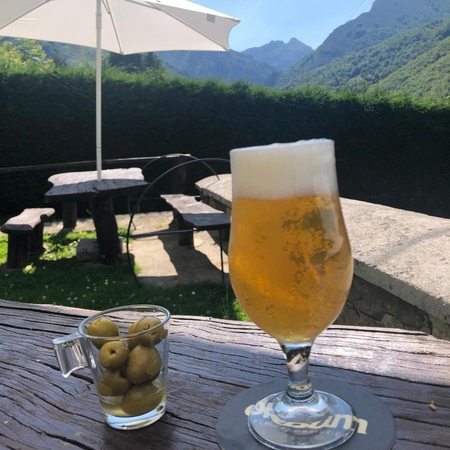 Hotel Restaurante La Carasca Orle Екстер'єр фото