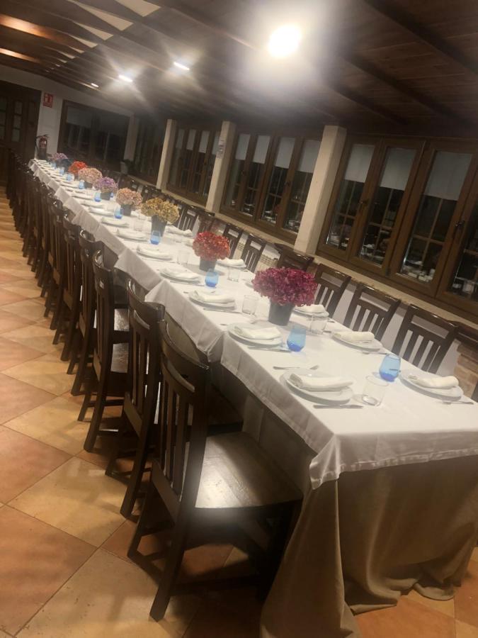 Hotel Restaurante La Carasca Orle Екстер'єр фото