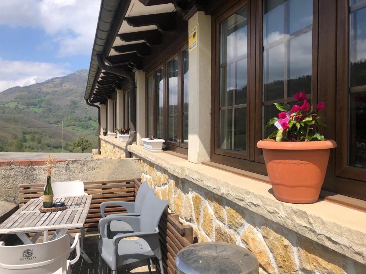Hotel Restaurante La Carasca Orle Екстер'єр фото