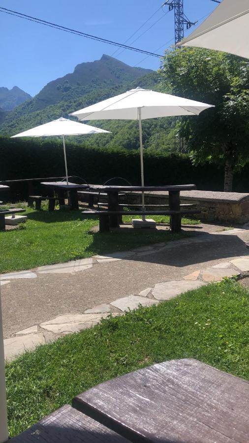 Hotel Restaurante La Carasca Orle Екстер'єр фото