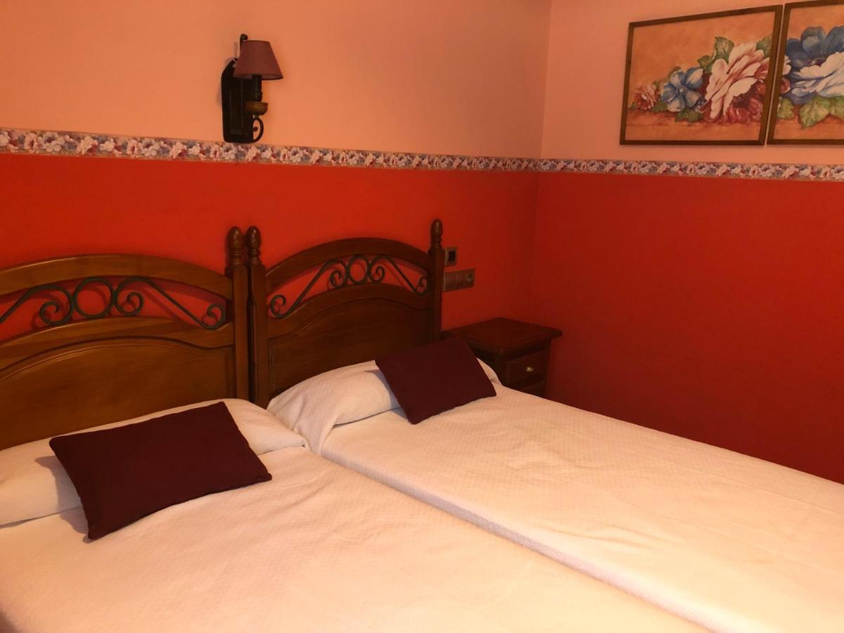 Hotel Restaurante La Carasca Orle Екстер'єр фото