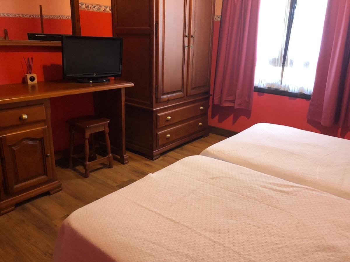 Hotel Restaurante La Carasca Orle Екстер'єр фото