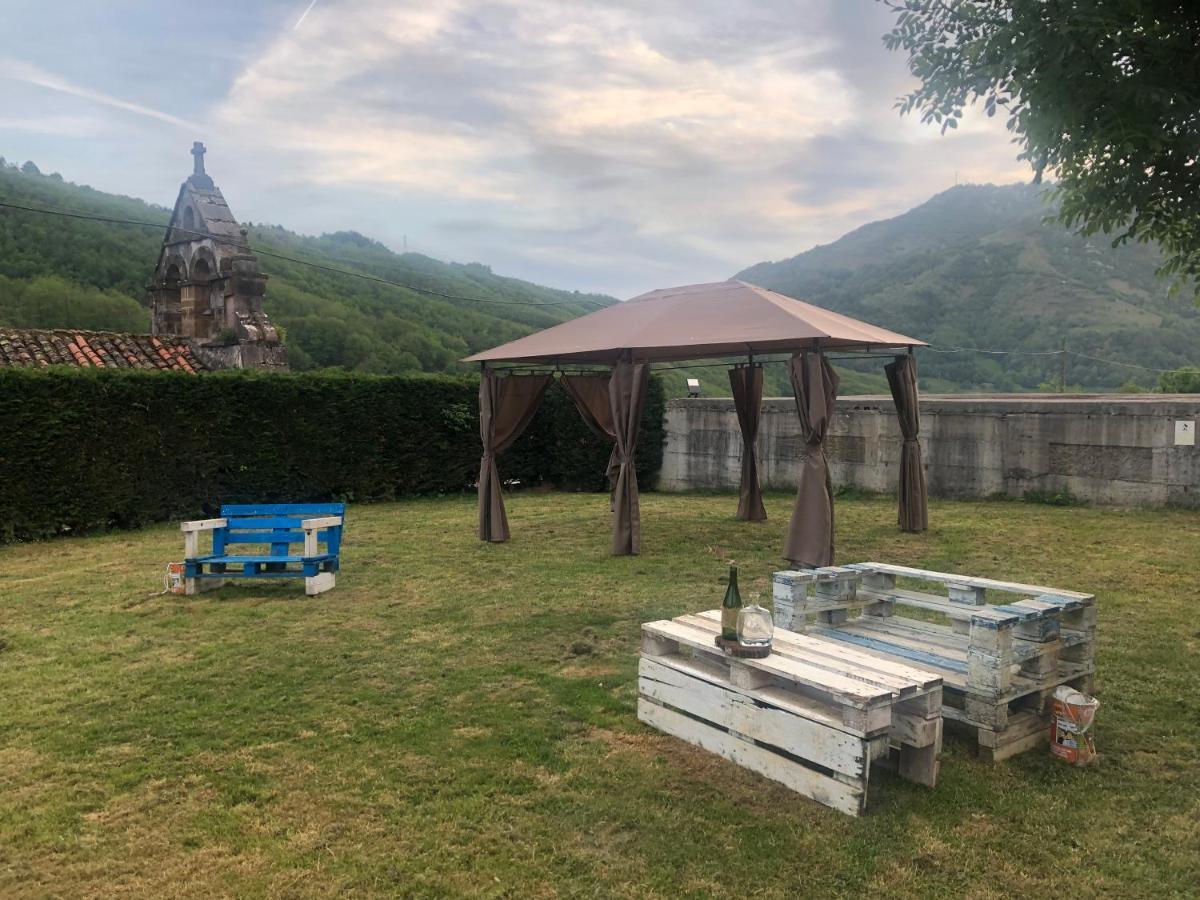 Hotel Restaurante La Carasca Orle Екстер'єр фото