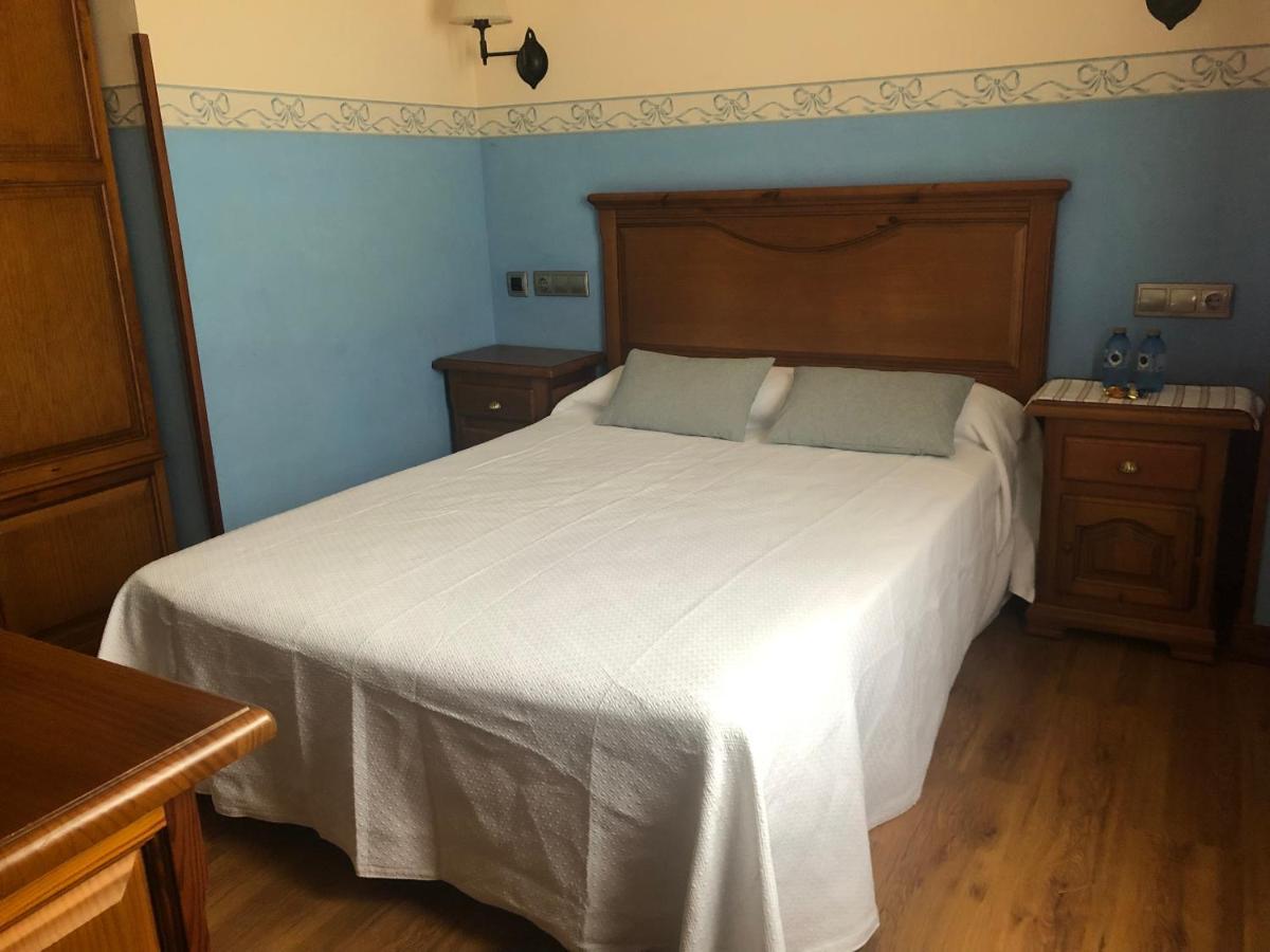 Hotel Restaurante La Carasca Orle Екстер'єр фото