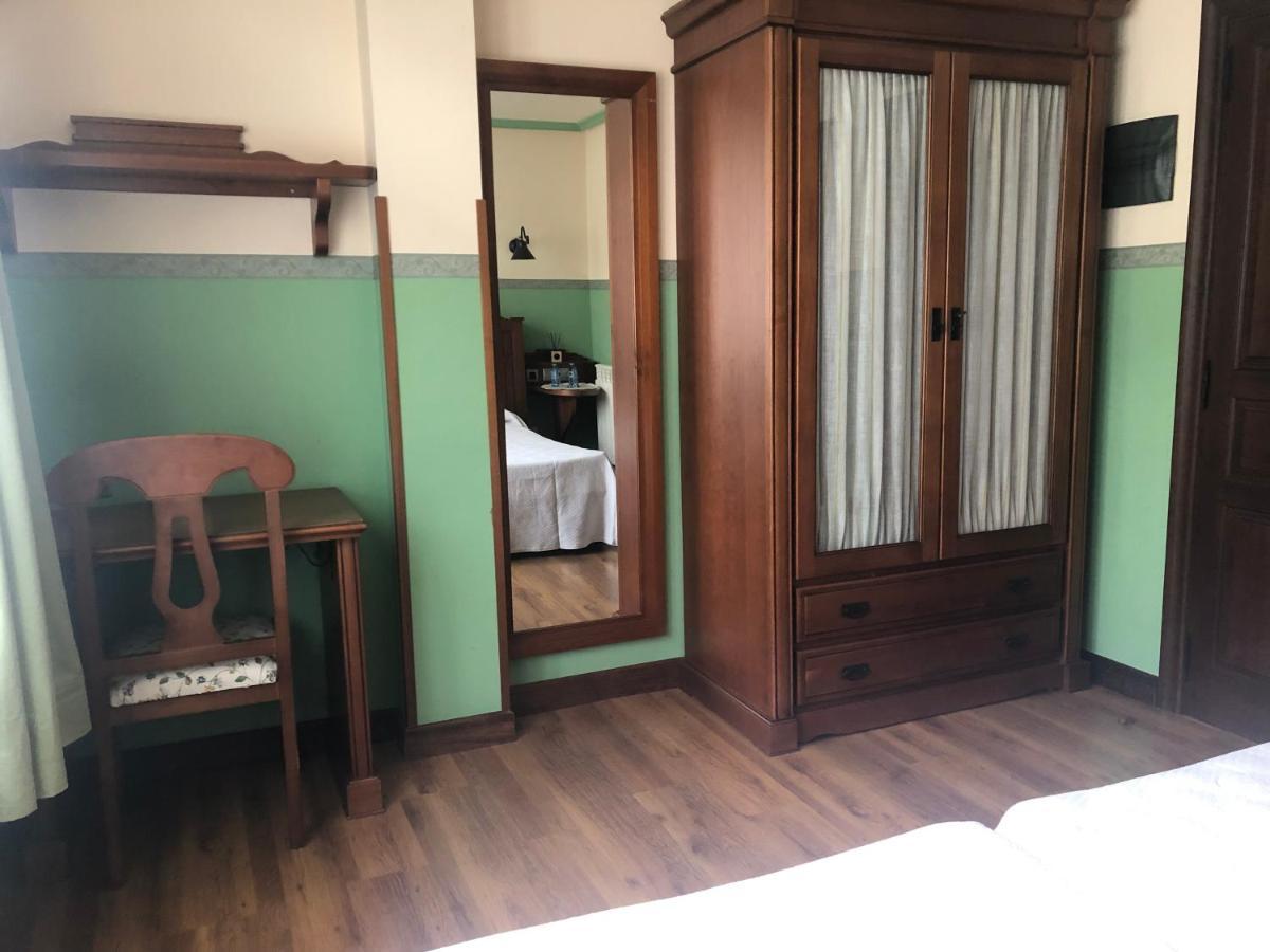 Hotel Restaurante La Carasca Orle Екстер'єр фото