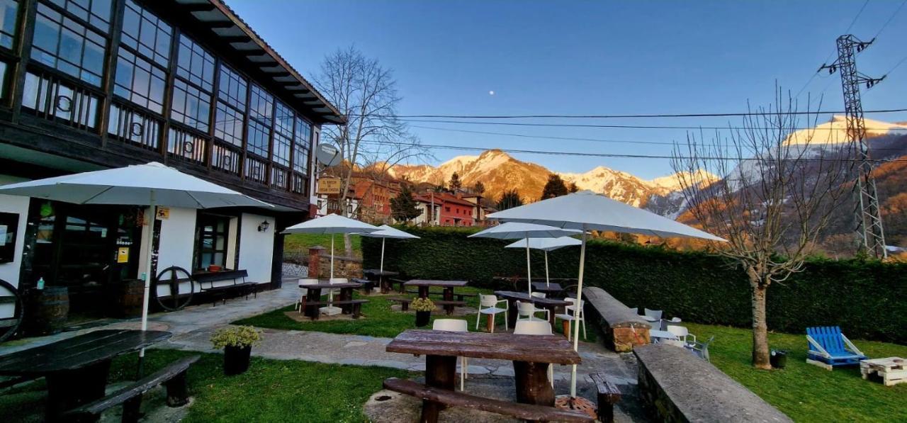 Hotel Restaurante La Carasca Orle Екстер'єр фото