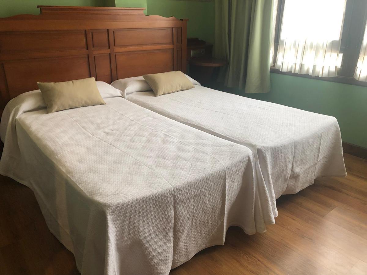 Hotel Restaurante La Carasca Orle Екстер'єр фото
